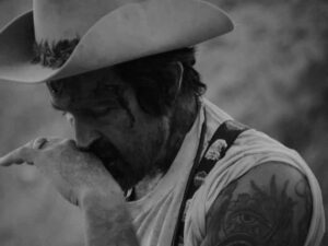 دانلود آهنگ Make Me A Believer از Yelawolf و Shooter Jennings با متن و ترجمه
