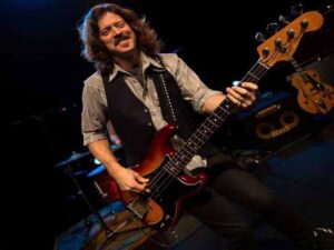 دانلود آهنگ Shoe String از Yelawolf و Shooter Jennings با متن و ترجمه