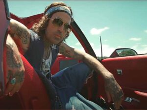 دانلود آهنگ ’Still Ridin از Yelawolf با متن و ترجمه