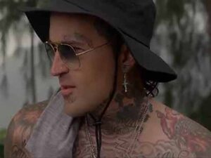 دانلود آهنگ Struggle Speaks از Yelawolf با متن و ترجمه