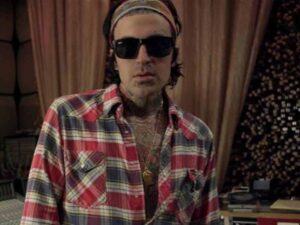 دانلود آهنگ Whiskey in a Bottle از Yelawolf با متن و ترجمه