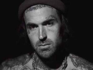 دانلود آهنگ Violin از Yelawolf و Lee Brice با متن و ترجمه