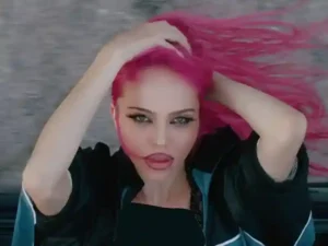 دانلود آهنگ Ain’t In LA از ADÉLA با متن و ترجمه
