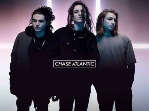 دانلود آهنگ August از Chase Atlantic با متن و ترجمه