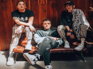دانلود آهنگ انگلیسی اسپانیایی OH MAMI از Chase Atlantic با متن و ترجمه