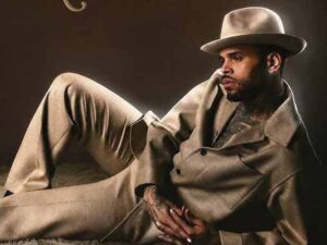 دانلود آهنگ Leave Me Alone از Chris Brown با متن و ترجمه