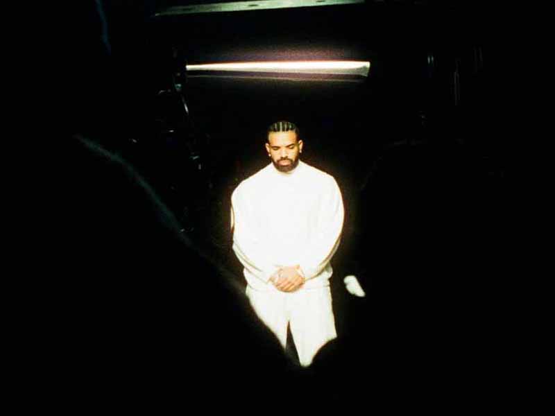 دانلود آهنگ 2 Hard 4 The Radio از Drake با متن و ترجمه