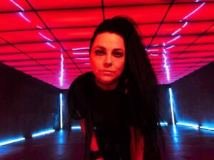 دانلود آهنگ Who Will You Follow از Evanescence با متن و ترجمه