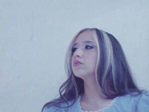 دانلود آهنگ Every Life از Isabel LaRosa با متن و ترجمه