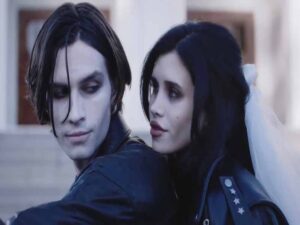 دانلود آهنگ Too Fast To Live, Too Young To Die از Nessa Barrett با متن و ترجمه