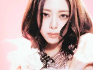 دانلود آهنگ کره‌ای انگلیسی Hyper Dream از Yuna (ITZY) با متن و ترجمه